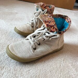 Blowfish High-Top Canvas Shoes with Paisley Lining Size 8